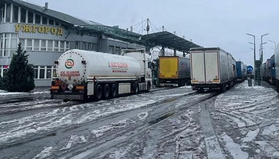 Slovak carriers block truck traffic through Vyšné Nemecké