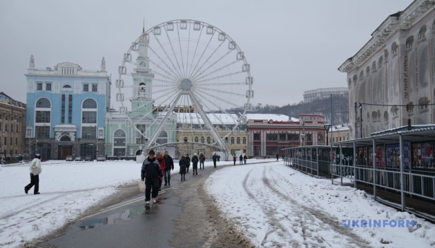 У Києві прогнозують снігопад - дорожники обробляють вулиці