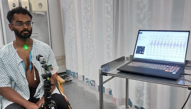 Вчені розробили лазер зі штучним інтелектом, який зчитує частоту серцевих скорочень