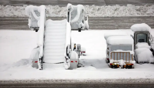 На півдні Німеччини - сильні снігопади: заблокована залізниця, скасовані авіарейси 