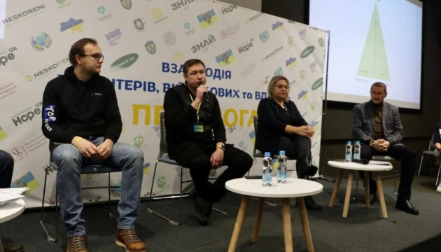 На волонтерському саміті у Львові назвали ключові виклики для суспільства
