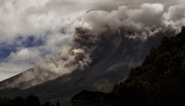 Виверження вулкана на Суматрі: знайшли тіла 11 туристів, 12 - вважаються зниклими