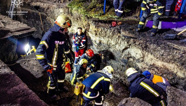 У Харкові через зсув ґрунту загинули двоє працівників газової служби
