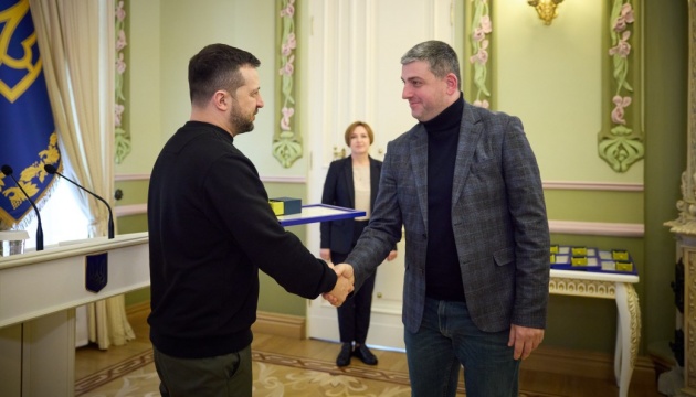 Зеленський нагородив волонтерів відзнаками «Золоте серце»