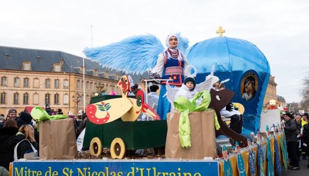 Українці у французькому Меці долучилися до різдвяного параду 