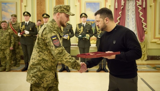 Зеленський вручив нагороди військовим ЗСУ