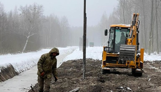 На українсько-білоруському кордоні будують нові оборонні споруди