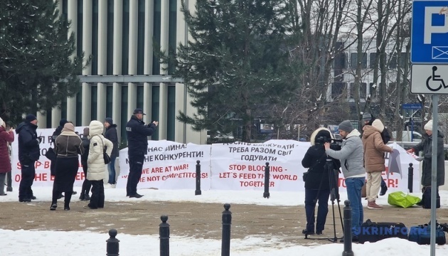 Ukraińscy działacze pod polskim parlamentem zwrócili się z prośbą o zakończenie blokady granicy

