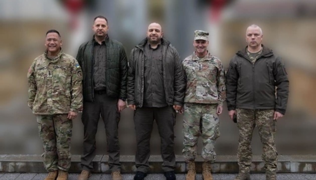 Umerov se reúne con el comandante del Ejército de Estados Unidos en Europa