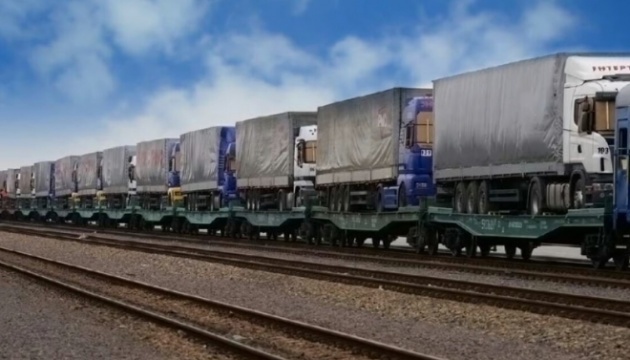 Polnische Grenzblockade: Lkws werden  per Bahn transportiert