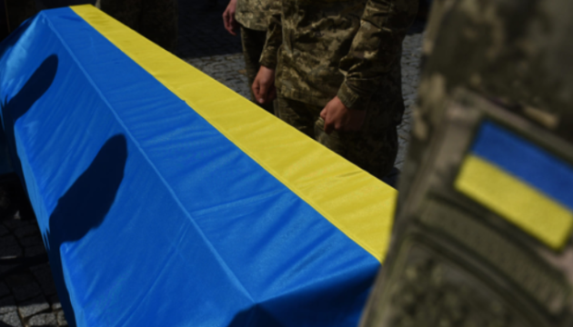Росфейк: у Вінниці продають “vip-місця” для поховань поруч із захисниками України