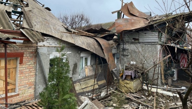 Enemy hits Nikopol three times with heavy artillery, injuring civilian