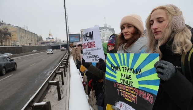 У Києві пройшла акція «Не мовчи! Полон вбиває!» на підтримку полонених захисників Маріуполя