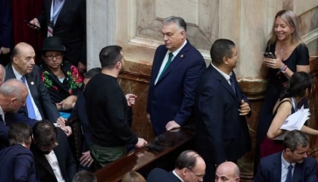 Selenskyj führt in Argentinien kurzes Gespräch mit Orban