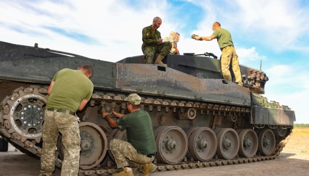 Canadian military show training of Ukrainian defenders