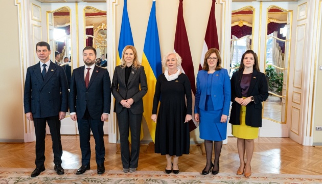 Парламент Латвії готує резолюцію з офіційним засудженням депортації українських дітей