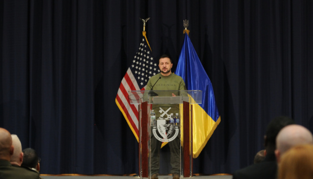 Зеленський почав візит до США із зустрічі з військовою елітою