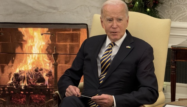 Biden discusses urgent need for aid to Ukraine with Congressional leaders