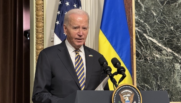 バイデン米大統領、米議会にウクライナ支援法案採択を急ぐよう求める