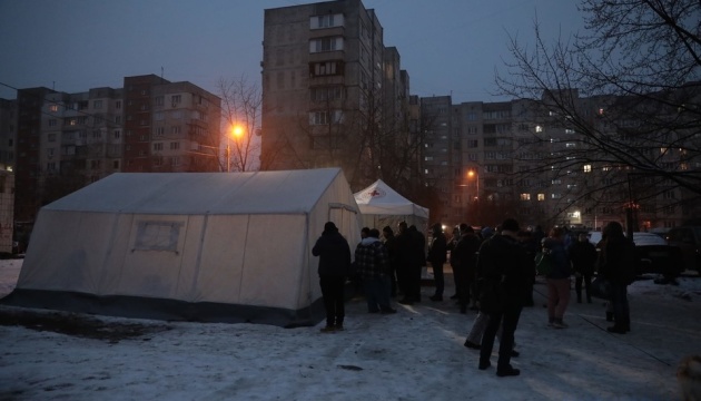 Al menos 53 personas heridas tras el ataque nocturno con misiles a Kyiv