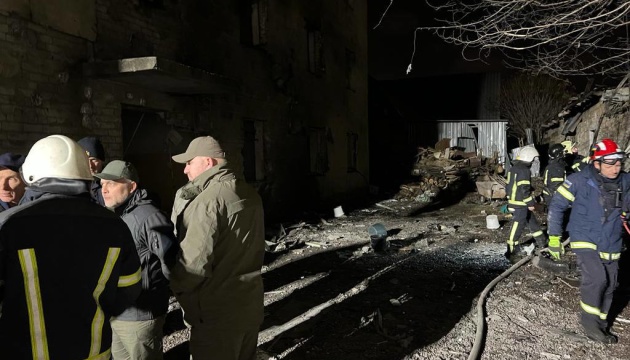В Одесі внаслідок падіння уламків безпілотників пошкоджений гуртожиток