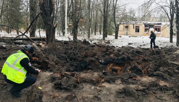 Поліція показала наслідки ворожого удару по околиці Харкова вночі