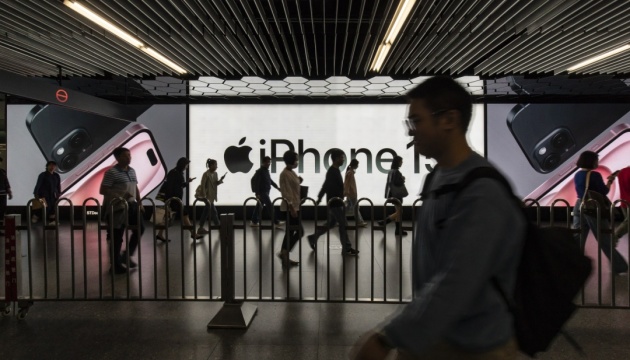 У Китаї неофіційно забороняють використання техніки Apple та Samsung - Bloomberg