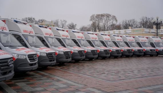 Україна отримала від ВООЗ та Німеччини 20 автівок швидкої допомоги