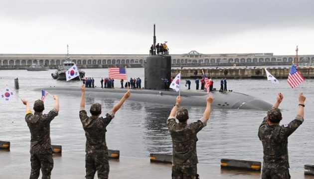 До Південної Кореї прибула друга атомна субмарина ВМС США