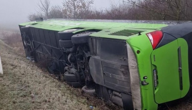 У МЗС підтвердили аварію автобуса у Словаччині, в якій постраждали українці