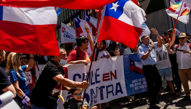 У Чилі вдруге за 15 місяців проходить референдум щодо зміни Конституції Піночета