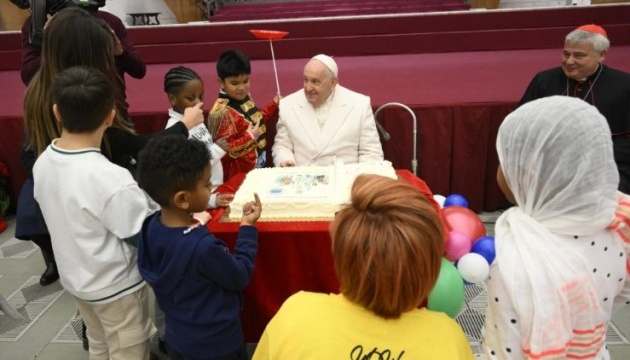 Папа Франциск відзначив 87-річчя разом із дітьми-пацієнтами лікарні у Ватикані