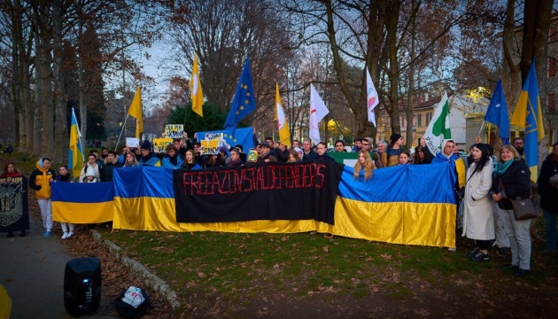 В Італії активісти провели мітинги на підтримку України та захисників Маріуполя