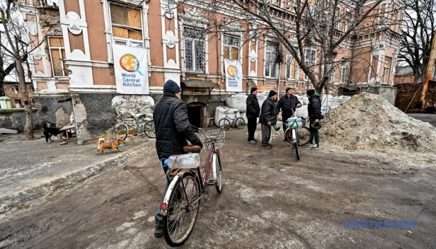 На Донеччині у зоні активних бойових дій залишаються 60 000 цивільних