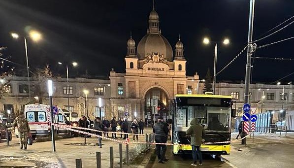 Біля вокзалу у Львові автобус на смерть збив прокурора