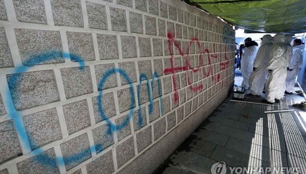 У Кореї затримали двох підлітків через графіті на стінах історичного палацу у Сеулі