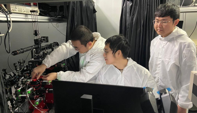 У Китаї створили ультратонкий оптичний кристал для лазерних технологій нового покоління