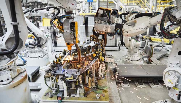 Volvo залучить понад 1 000 роботів до виробництва електрокарів нового покоління
