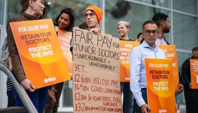 Британські лікарі розпочали триденний страйк - вимагають підвищення зарплат