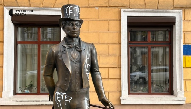 В Одесі скульптуру Пушкіна та його «тінь» хочуть перенести до худмузею