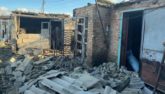 Guerre en Ukraine : Plusieurs dégâts causés et deux civils blessés dans des frappes russes sur le district de Nikopol