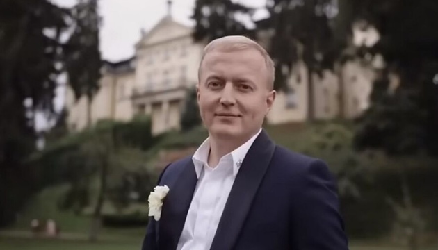 Експрокурора, який влаштував гучне весілля у Львові, оголосили у розшук