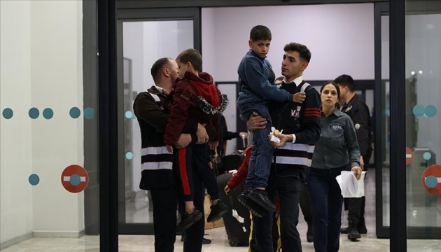 Туреччина вже евакуювала з Гази понад 1,1 тисячі своїх громадян
