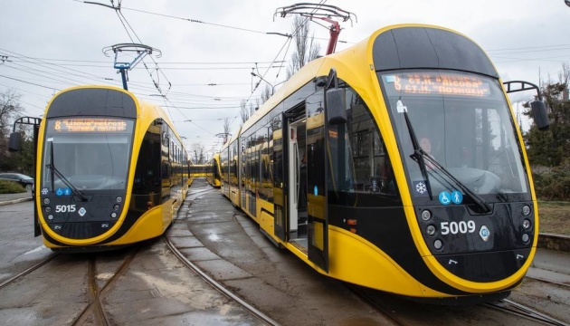 У Києві між «Лісовою» та «Позняками» запустили нові трамваї 