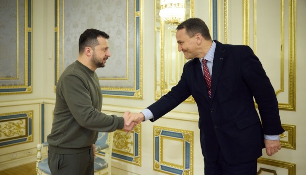 Selenskyj trifft sich mit polnischem Außenminister Sikorski