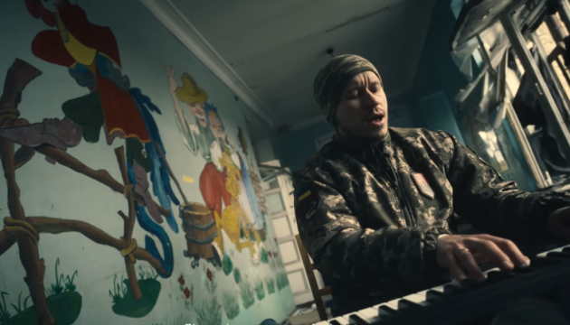 Військові виконали різдвяні пісні, щоб нагадати про важливість підтримки України
