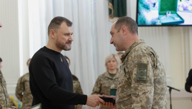 Клименко вручив прикордонникам нагороди та ключі від житла