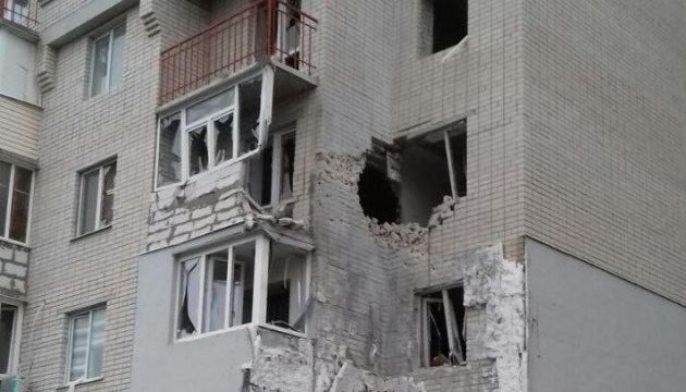 На Сумщині внаслідок обстрілів пошкоджена багатоповерхівка і три приватні будинки