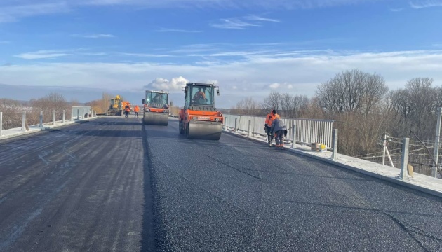 На Чернігівщині завершують ремонт мосту поблизу Ніжина