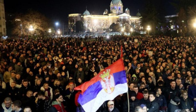 Протести у Белграді: поліція розігнала опозицію при спробі штурму мерії